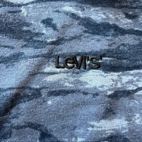 NWT mens Levi’s relaxed camouflage blues sweatshirt size medium - Picture 2 of 6